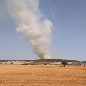 Incendio en terreno agrícola, junto a la carretera CM-3129 entre Torre de Juan Abad y Cózar Incendio en terreno agrícola, junto a la carretera CM-3129 entre Torre de Juan Abad y Cózar