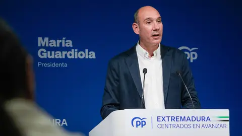 El PP extremeño critica a Sánchez por "limpiarse la cara" con la dimisión de Cerdán en vez de "asumir responsabilidades" El PP extremeño critica a Sánchez por "limpiarse la cara" con la dimisión de Cerdán en vez de "asumir responsabilidades"