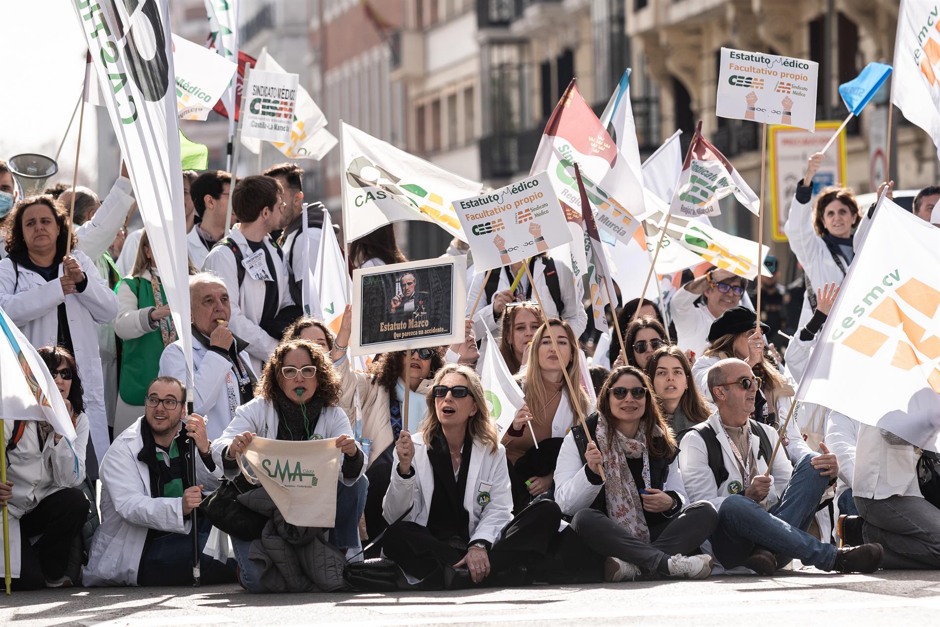 Los médicos van a una huelga nacional este viernes para mostrar su rechazo el Estatuto Marco propuesto por Sanidad Los médicos van a una huelga nacional este viernes para mostrar su rechazo el Estatuto Marco propuesto por Sanidad
