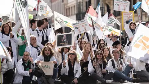 Los médicos van a una huelga nacional este viernes para mostrar su rechazo el Estatuto Marco propuesto por Sanidad Los médicos van a una huelga nacional este viernes para mostrar su rechazo el Estatuto Marco propuesto por Sanidad