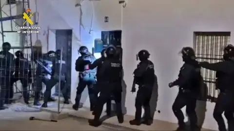 Cinco detenidos por regentar tres puntos de venta de droga en Jerez de los Caballeros y Los Santos de Maimona Cinco detenidos por regentar tres puntos de venta de droga en Jerez de los Caballeros y Los Santos de Maimona