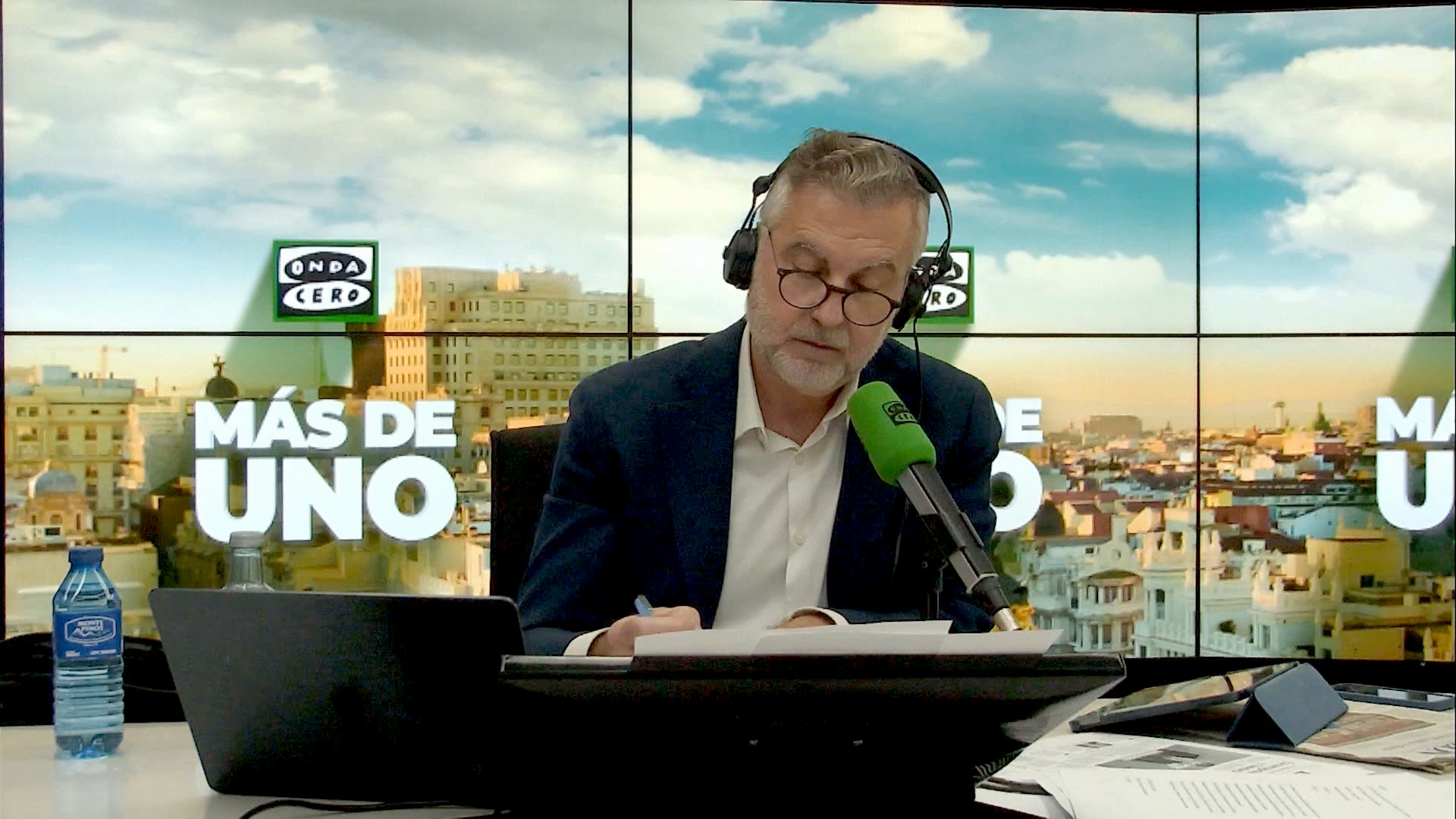 Carlos Alsina: "Eduardo Madina ha hecho más por el PSOE en un solo día que la cohorte de aduladores en los últimos siete años" Carlos Alsina: "Eduardo Madina ha hecho más por el PSOE en un solo día que la cohorte de aduladores en los últimos siete años"
