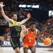 El Valencia arrolla al Tenerife en el segundo partido