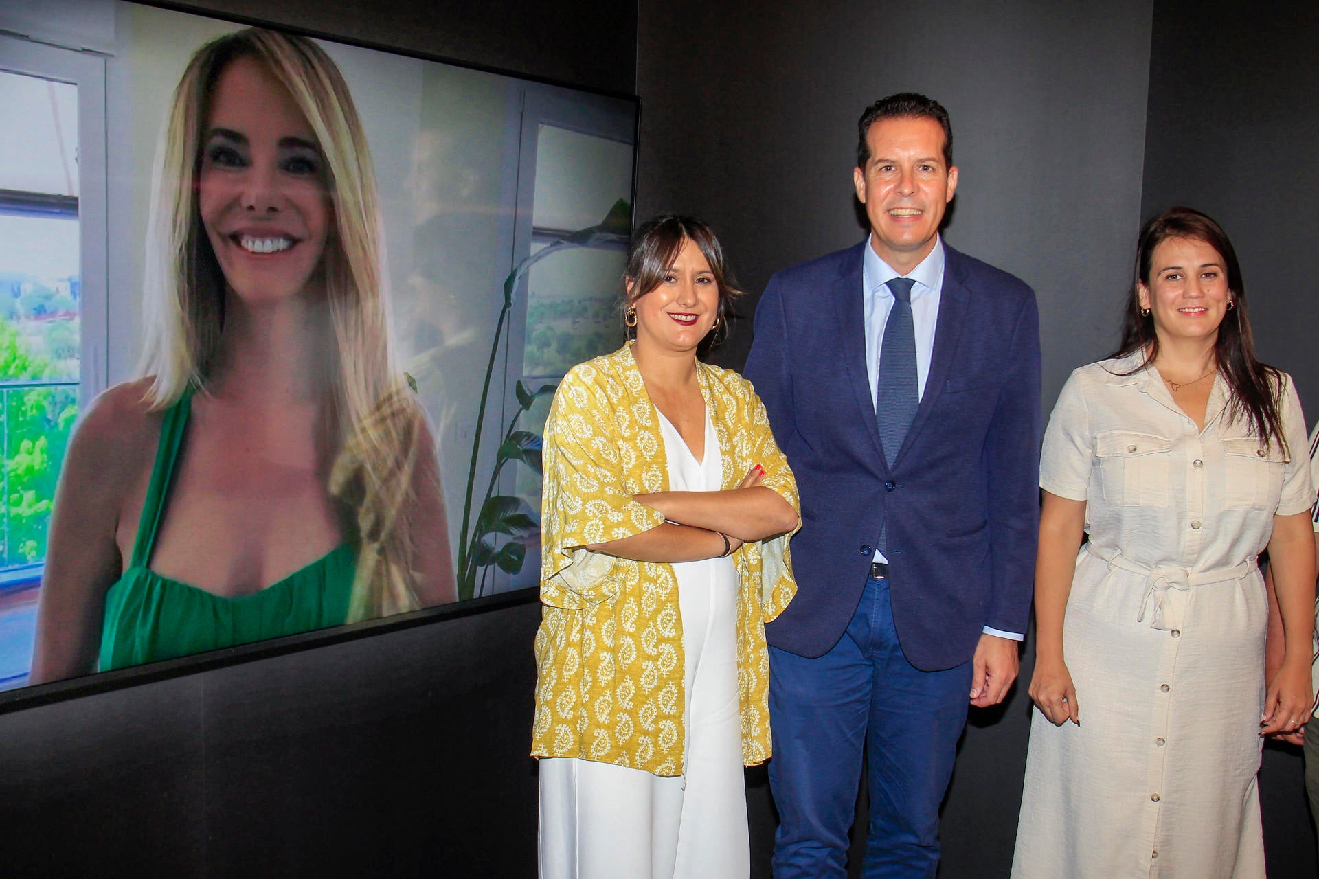 Elda distingue como mujer 'Mejor Calzada de España' a la presentadora de televisión Paula Vázquez Elda distingue como mujer 'Mejor Calzada de España' a la presentadora de televisión Paula Vázquez