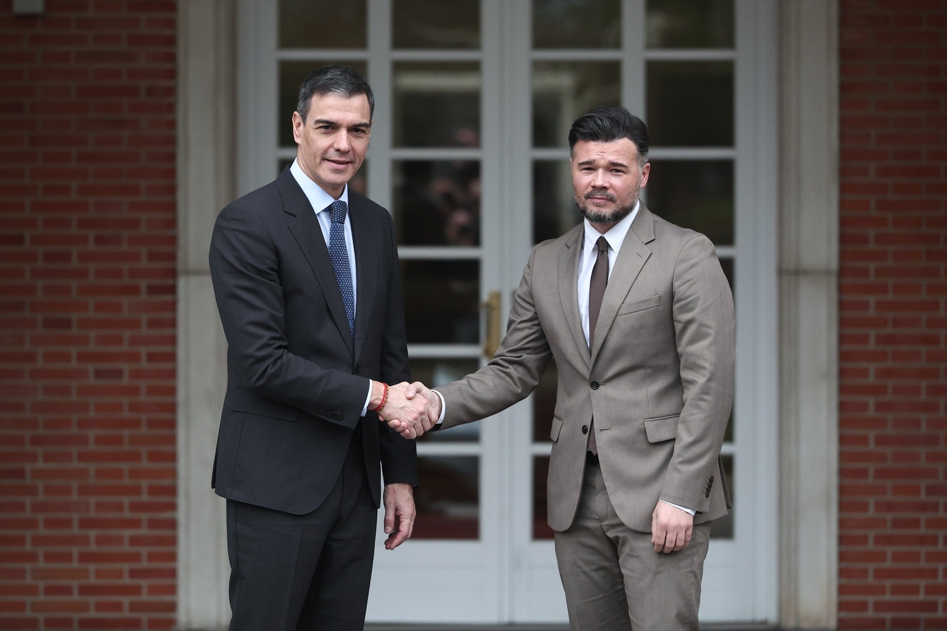 Rufián amenaza con romper con Sánchez tras conocer su fecha de comparecencia en el Congreso: "Deberían entender..." Rufián amenaza con romper con Sánchez tras conocer su fecha de comparecencia en el Congreso: "Deberían entender..."