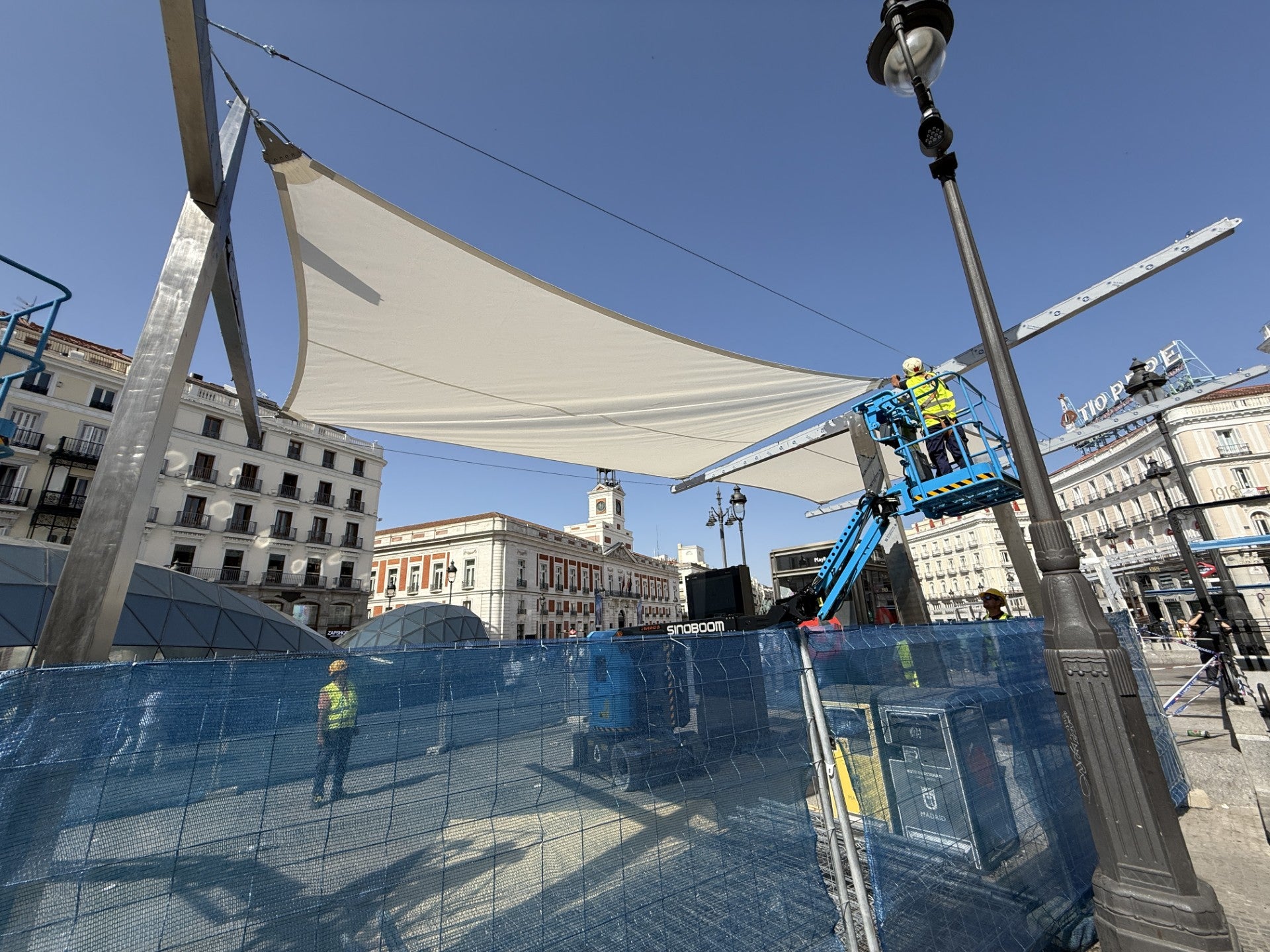 La Puerta del Sol tendrá sombra por primera vez en 163 años de historia La Puerta del Sol tendrá sombra por primera vez en 163 años de historia