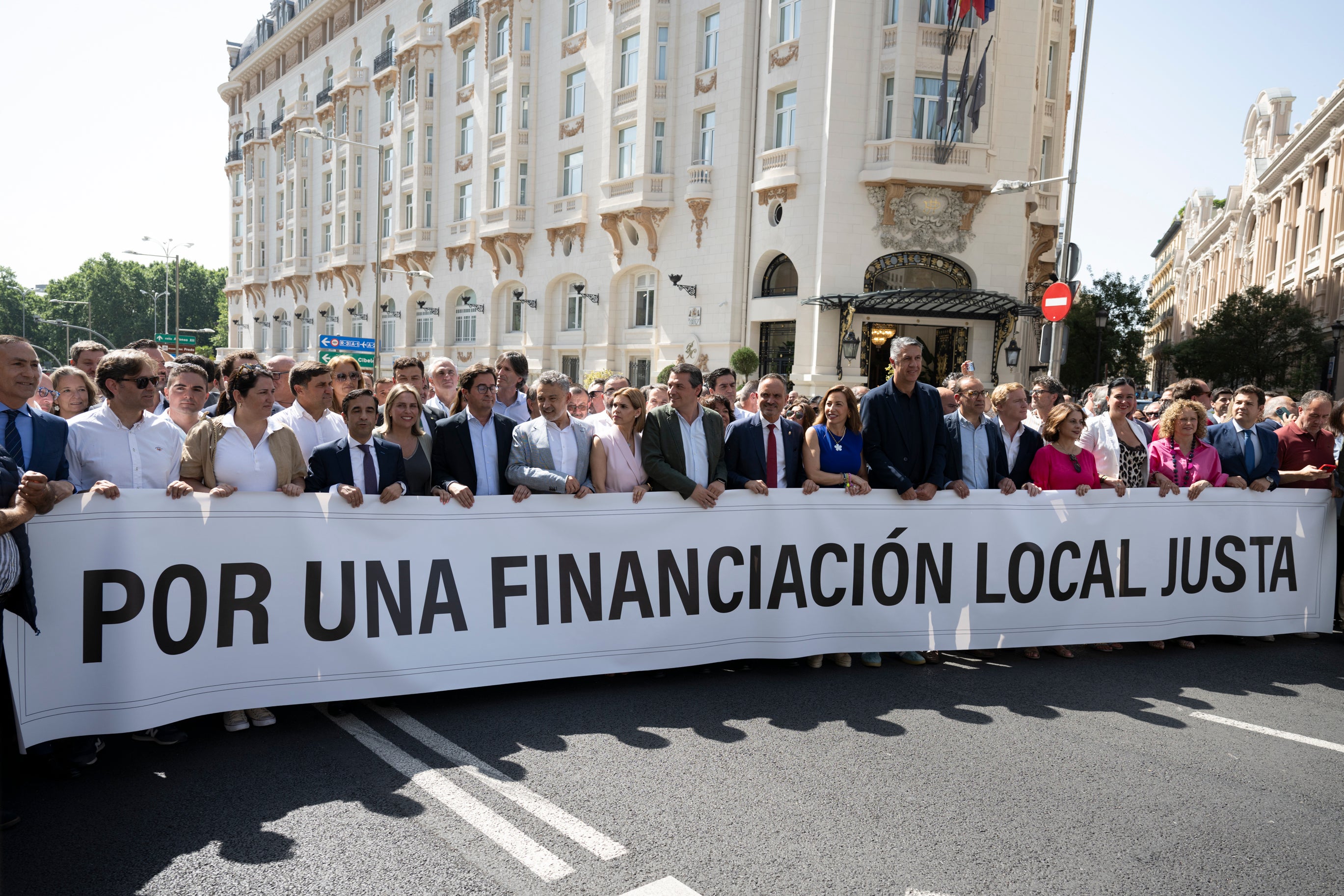 Barrachina reclama al Gobierno de España una financiación justa y el dinero que debe a las entidades locales. Barrachina reclama al Gobierno de España una financiación justa y el dinero que debe a las entidades locales.