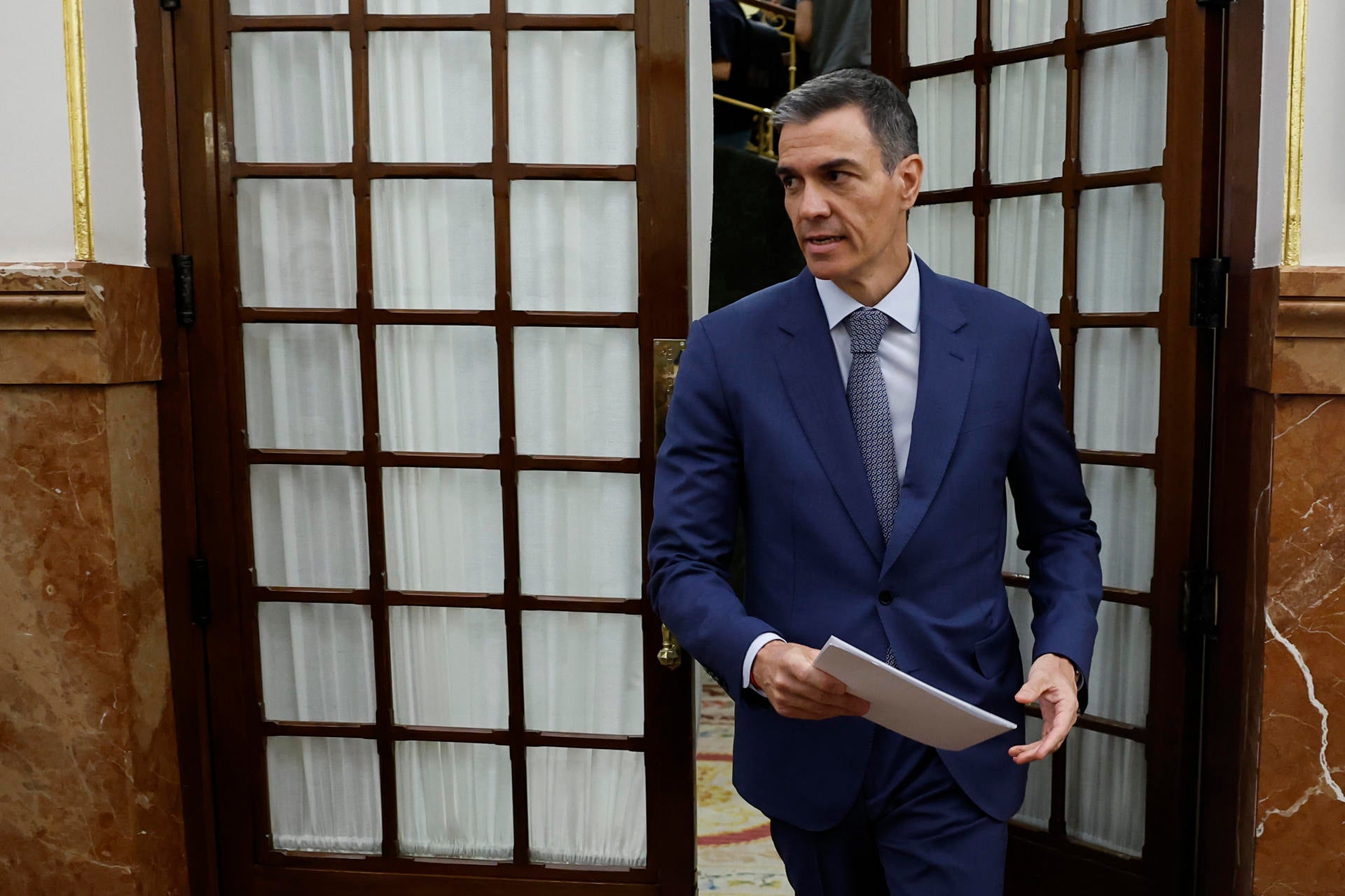 Pedro Sánchez saliendo del Congreso de los Diputados Pedro Sánchez saliendo del Congreso de los Diputados