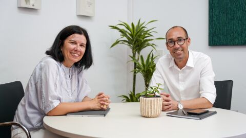 La directora insular de la Administración del Estado, Raquel Guasch, junto a Óscar Portas La directora insular de la Administración del Estado, Raquel Guasch, junto a Óscar Portas