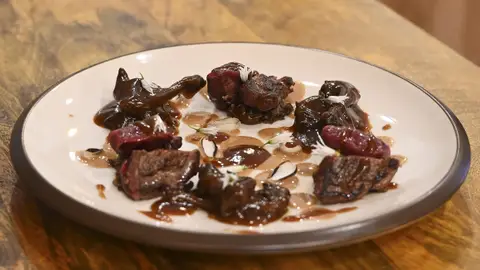 Restaurante Fisgón: La cantera gastronómica que cocina frente al Bernabéu Así se sirve el pichón bravío en el restaurante Fisgón.