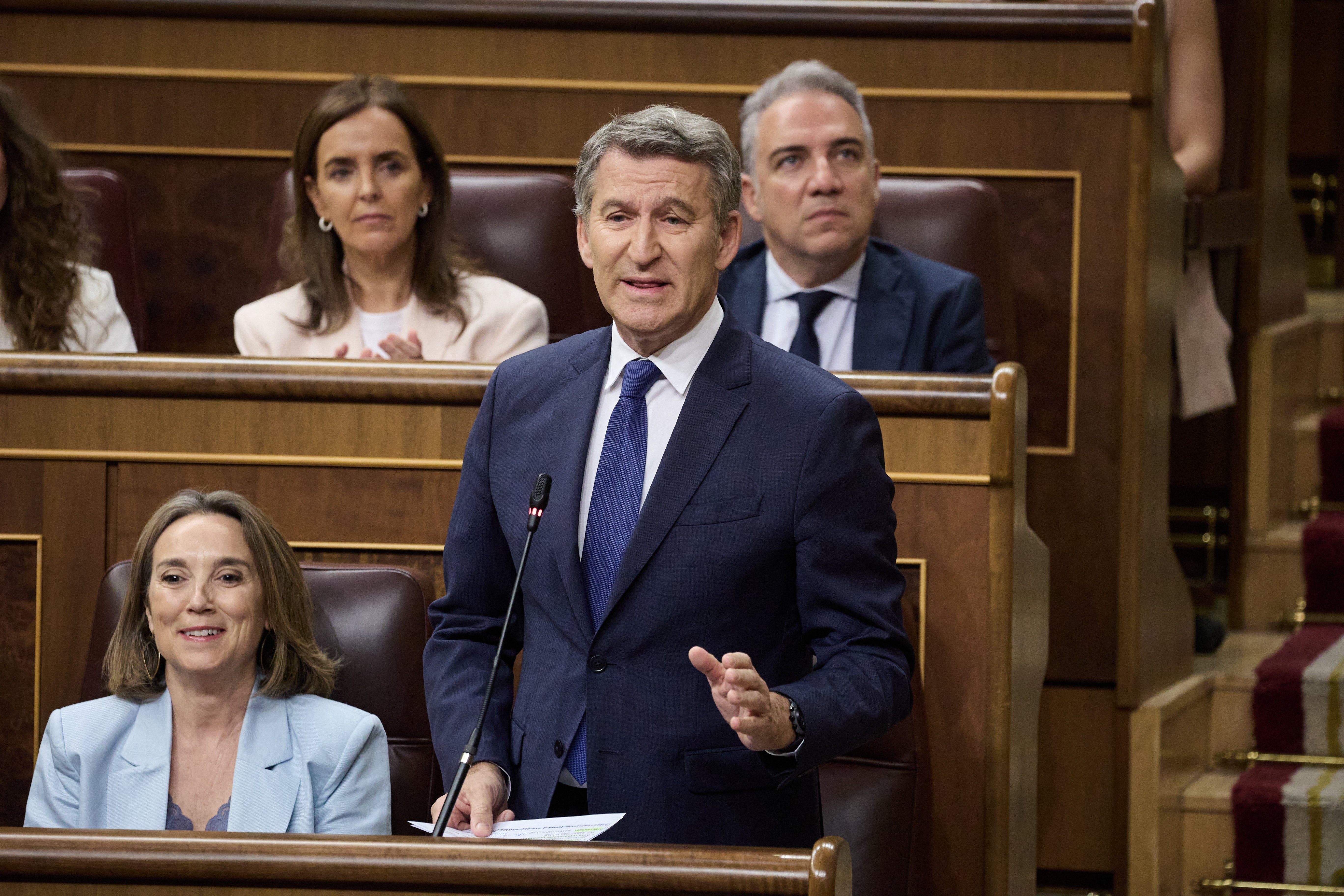 PP, Vox y Junts amenazan la reducción de la jornada laboral y dejan en el aire su aprobación PP, Vox y Junts amenazan la reducción de la jornada laboral y dejan en el aire su aprobación