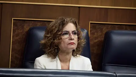 La vicepresidenta primera y ministra de Hacienda, María Jesús Montero, durante una sesión de control al Gobierno, en el Congreso de los Diputados, a 18 de junio de 2025, en Madrid (España). La vicepresidenta primera y ministra de Hacienda, María Jesús Montero, durante una sesión de control al Gobierno, en el Congreso de los Diputados, a 18 de junio de 2025, en Madrid (España).