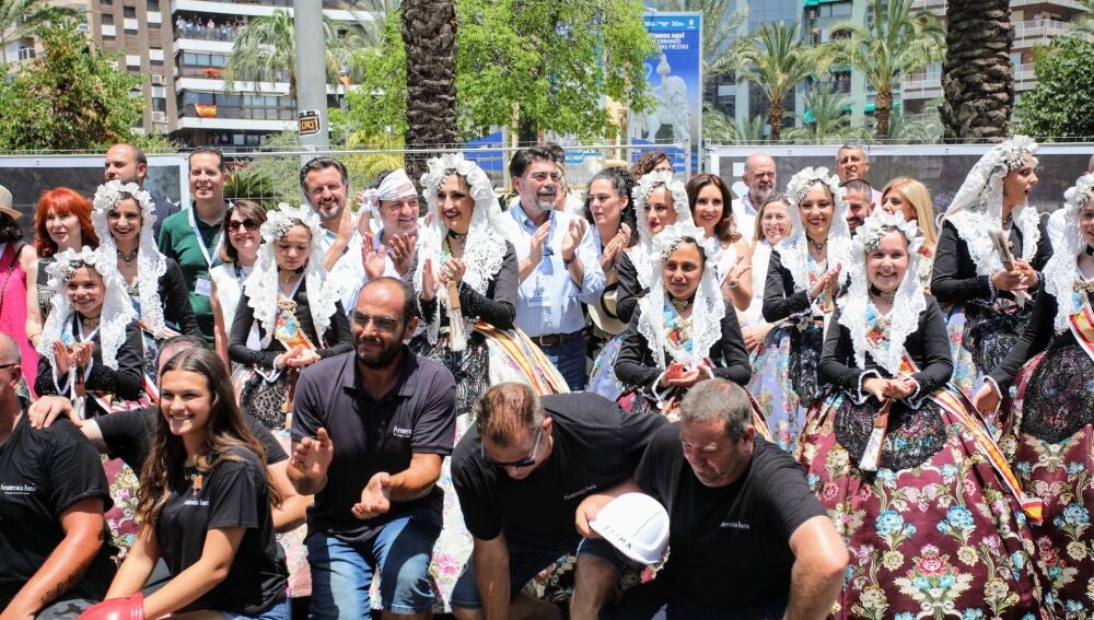 La foto de familia de hoy con los pirotécnicos