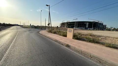Zona del entorno del estadio de fútbol Martínez Valero en la que se va a actuar urbanísticamente. Zona del entorno del estadio de fútbol Martínez Valero en la que se va a actuar urbanísticamente.