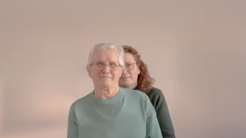 Mari Carmen Ramírez, cuidadora principal de su tía Carmen, afectada de Alzheimer desde hace 8 años Mari Carmen Ramírez, cuidadora principal de su tía Carmen, afectada de Alzheimer desde hace 8 años