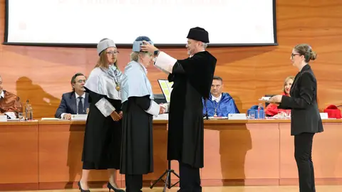 La periodista Paloma del Río durante su investidura como Doctora Honoris Causa por la Universidad Miguel Hernández de Elche. La periodista Paloma del Río durante su investidura como Doctora Honoris Causa por la Universidad Miguel Hernández de Elche.