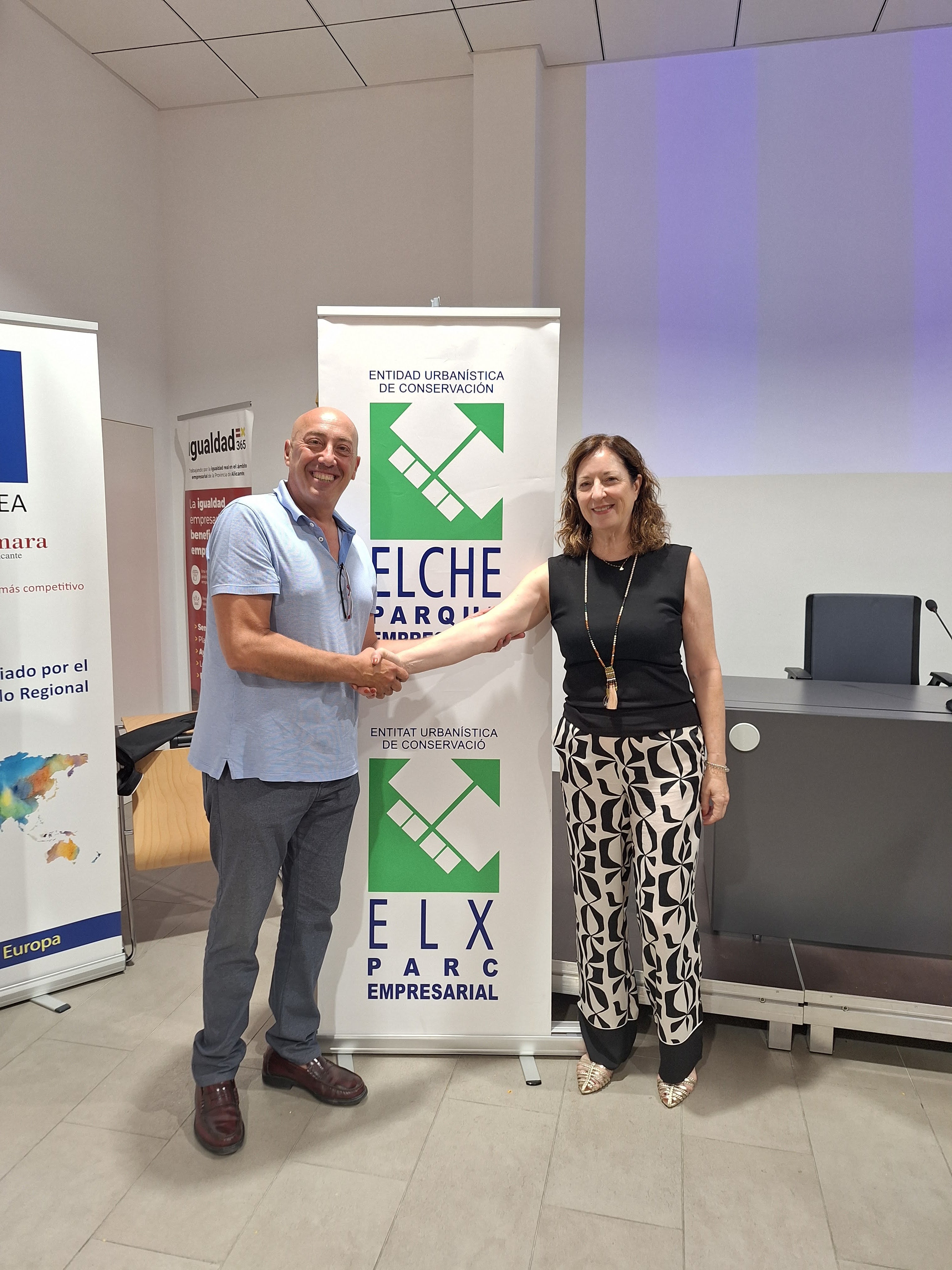 Carmen Pérez, primera mujer en presidir la entidad gestora del parque empresarial de Elche Carmen Pérez, primera mujer en presidir la entidad gestora del parque empresarial de Elche