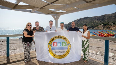 La playa Rac&oacute; de l'Albir recibe la bandera de la Red de Playas sin Humo