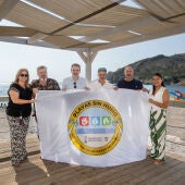 La playa Racó de l'Albir recibe la bandera de la Red de Playas sin Humo