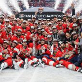 Carolina Panthers repite título en la NHL