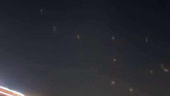 V&Iacute;DEO: los misiles de Ir&aacute;n sobrevuelan del cielo de Qatar en direcci&oacute;n a la base de EEUU en Doha