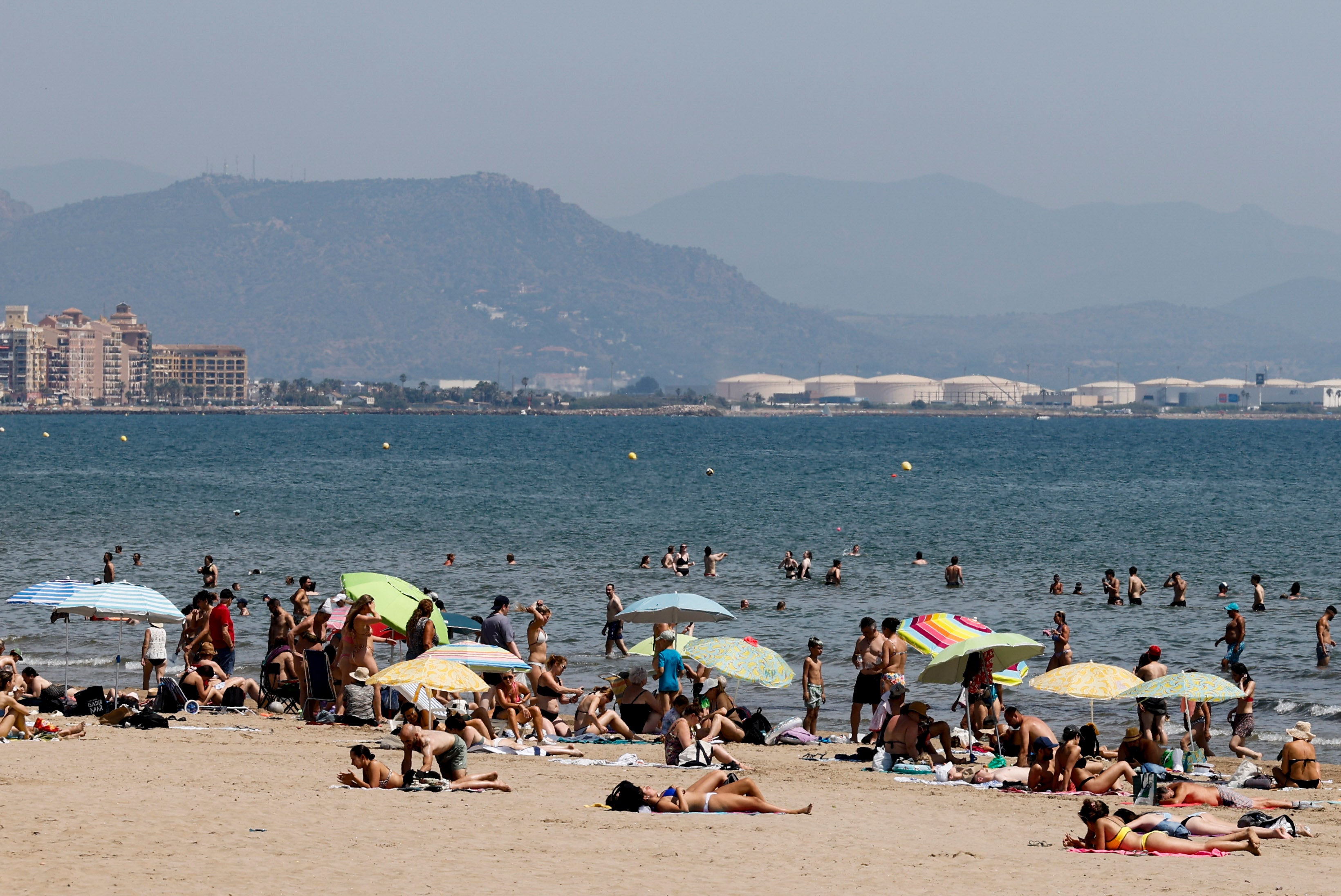 Aviso amarillo este miércoles por máximas de 38º en puntos de la Comunitat Aviso amarillo este miércoles por máximas de 38º en puntos de la Comunitat