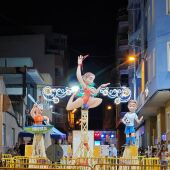 La hoguera Molinos del Calvario conserva la tradición por San Juan en la ciudad de Torrevieja