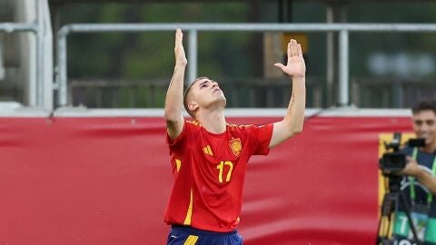 Pablo García celebra uno de sus goles en la semifinal del Europeo Sub 19.