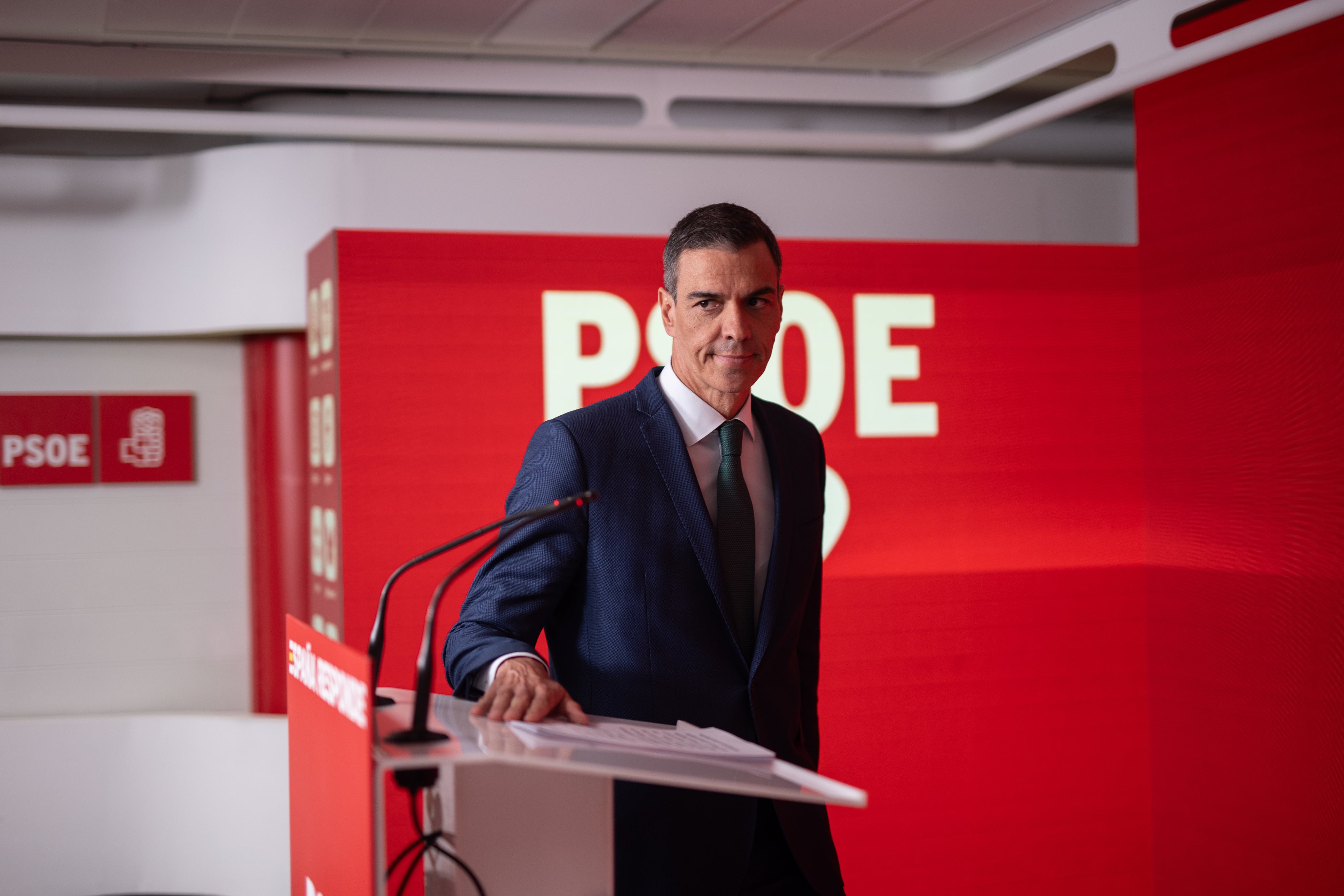 Más de 30 exaltos cargos y exministros del PSOE exigen por carta a Pedro Sánchez que renuncie ya para "restituir el honor" Más de 30 exaltos cargos y exministros del PSOE exigen por carta a Pedro Sánchez que renuncie ya para "restituir el honor"