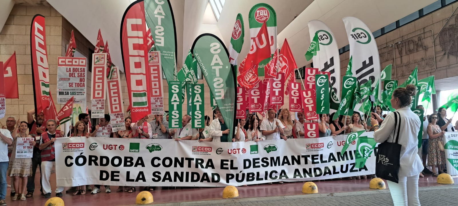 Concentración en el Reina Sofía para exigir mejor cobertura del plan vacacional del SAS Concentración en el Reina Sofía para exigir mejor cobertura del plan vacacional del SAS