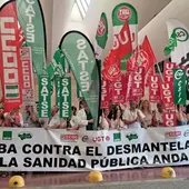 Concentración de sanitarios en hospital Reina Sofía Concentración de sanitarios en hospital Reina Sofía