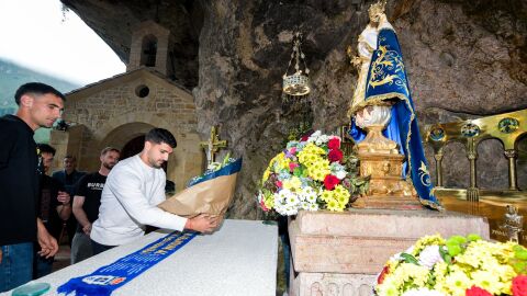 23-06-2025 Ofrenda de los jugadores del Oviedo ante la Virgen de Covadonga