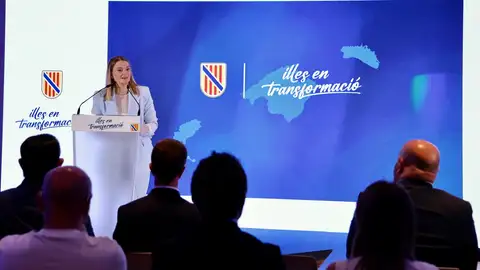 La presidenta del Govern, Marga Prohens, en la presentación del proyecto 'Islas en transformación' La presidenta del Govern, Marga Prohens, en la presentación del proyecto 'Islas en transformación'