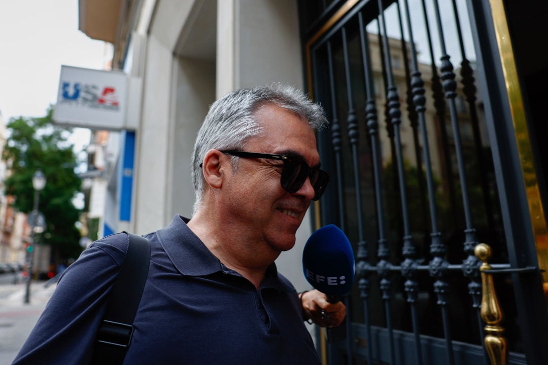 Santos Cerdán pide que su declaración en el Supremo como imputado se emita "en directo" Santos Cerdán pide que su declaración en el Supremo como imputado se emita "en directo"