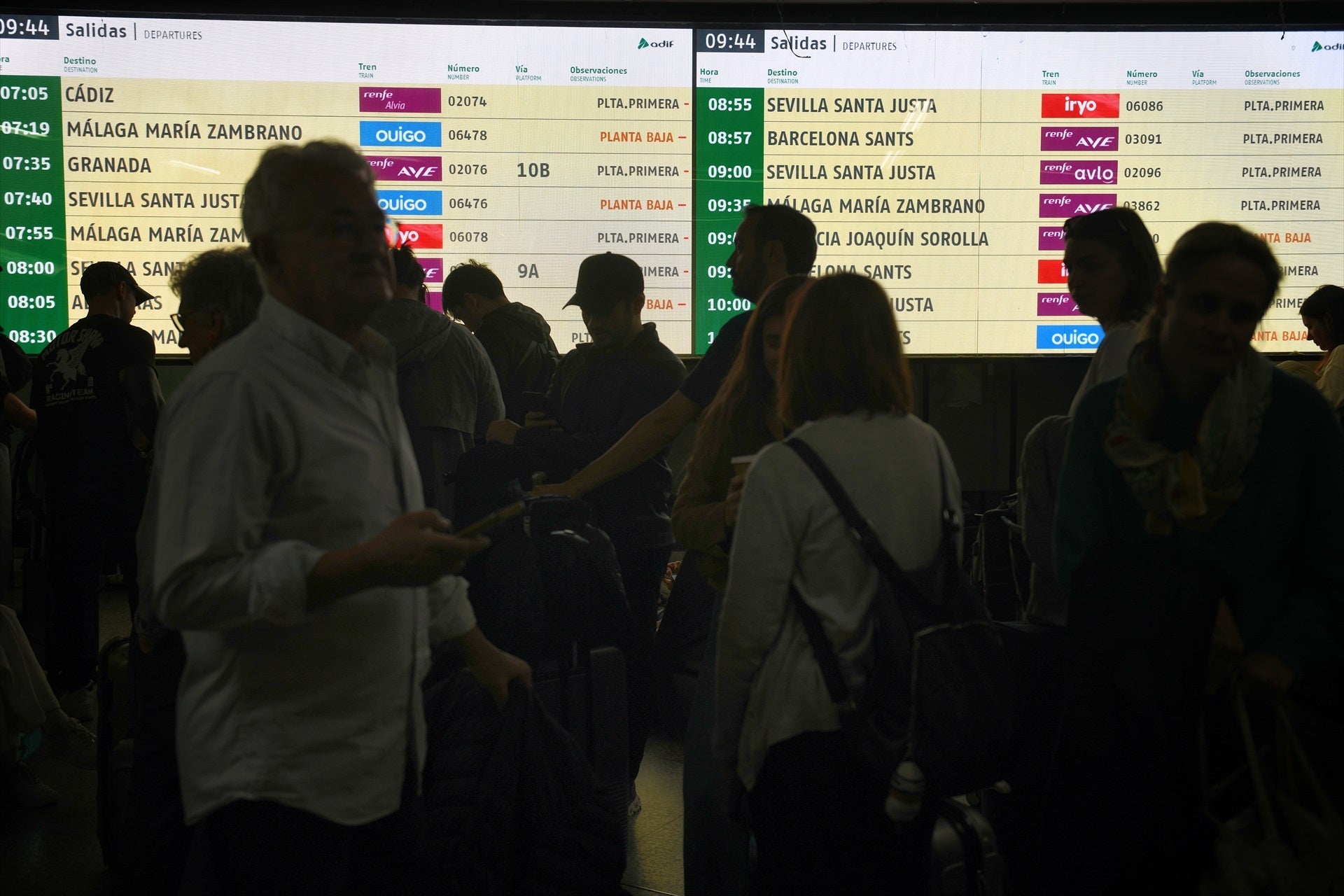 Restablecido el tráfico ferroviario en Valladolid tras la incidencia eléctrica que provocó una nueva jornada de caos en los trenes Restablecido el tráfico ferroviario en Valladolid tras la incidencia eléctrica que provocó una nueva jornada de caos en los trenes