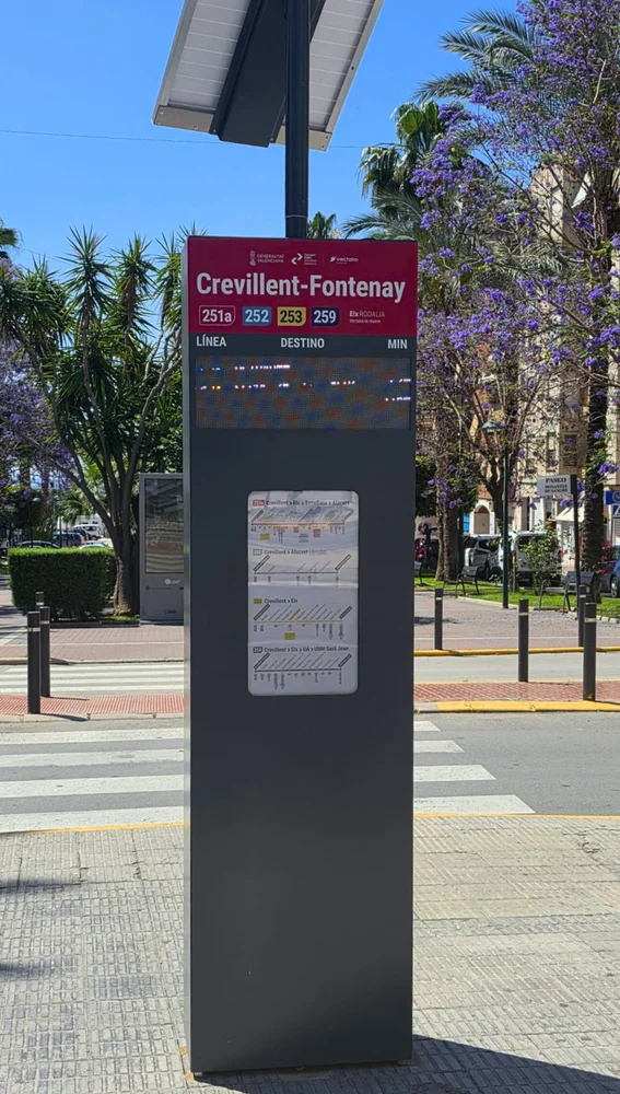 Nuevo panel informativo instalado en la parada de autobús de Crevillent. Nuevo panel informativo instalado en la parada de autobús de Crevillent.