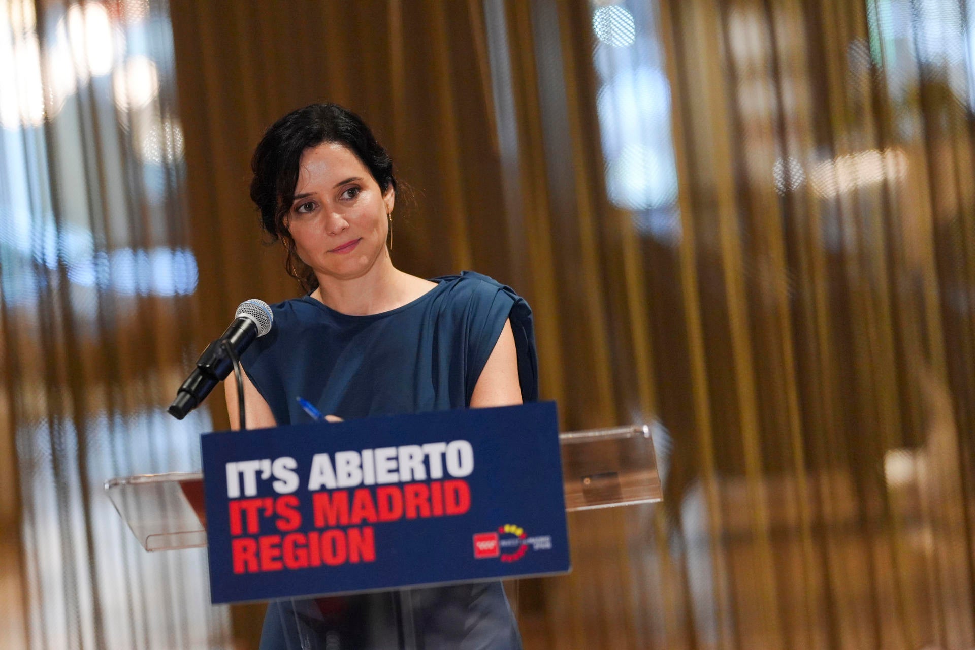 Ayuso carga contra Sánchez: "Nos dice que no ha firmado lo que todo el mundo ha visto que hemos firmado" Ayuso carga contra Sánchez: "Nos dice que no ha firmado lo que todo el mundo ha visto que hemos firmado"