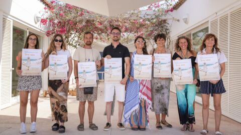 Artal Mayans, en el centro junto a algunos de los diseñadores participantes