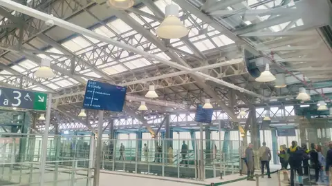 El nuevo hall de entrada a la estación de tren de Santiago "Daniel Castelao" abre este jueves, con un vestíbulo tres veces más grande que el anterior El nuevo hall de entrada a la estación de tren de Santiago "Daniel Castelao" abre este jueves, con un vestíbulo tres veces más grande que el anterior