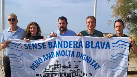 Nules iza su bandera más reivindicativa en sus playas al no conseguir el distintivo internacional de Bandera Azul Nules iza su bandera más reivindicativa en sus playas al no conseguir el distintivo internacional de Bandera Azul