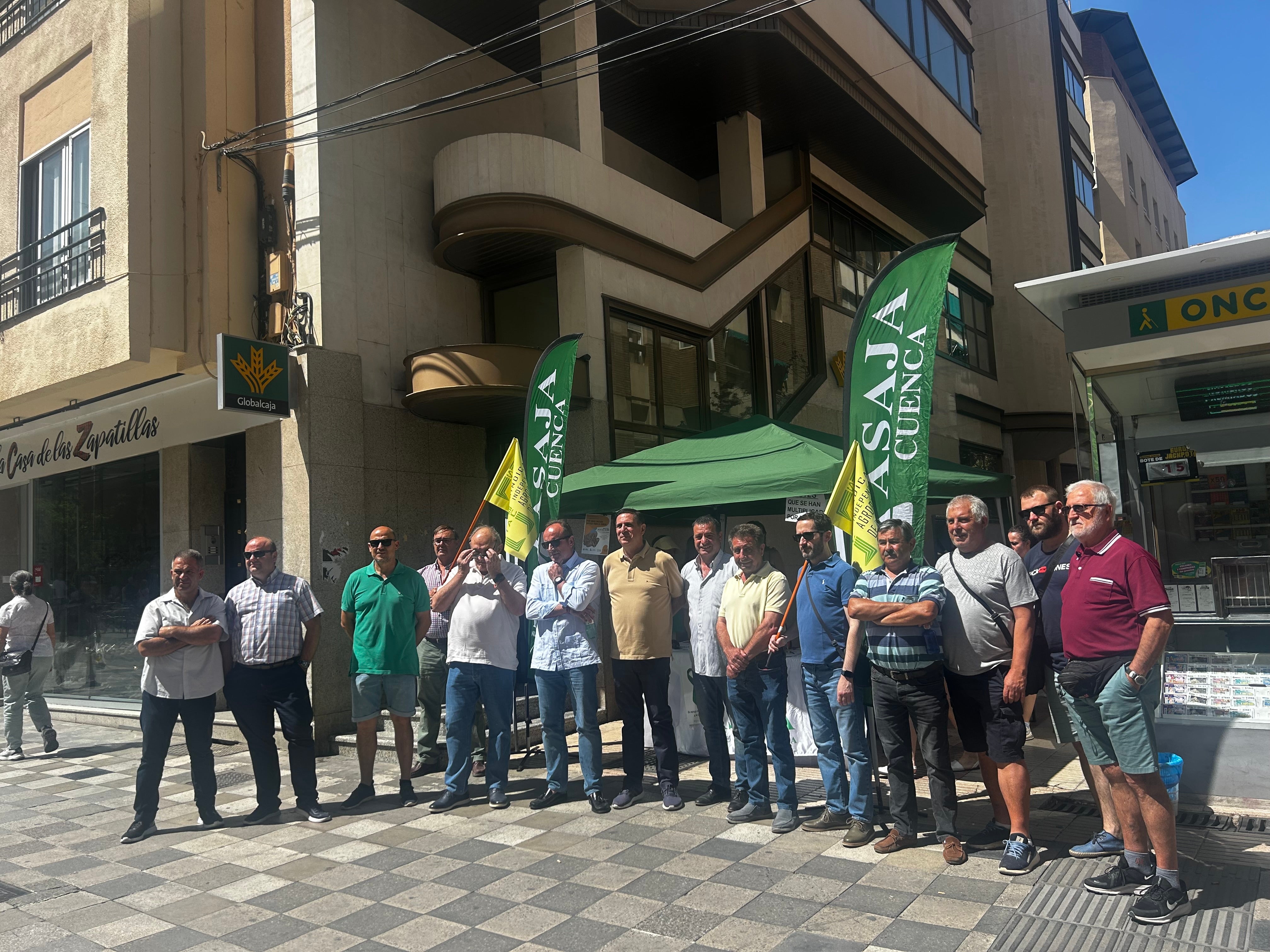 El campo recoge firmas en Cuenca para pedir precios justos para el cereal El campo recoge firmas en Cuenca para pedir precios justos para el cereal