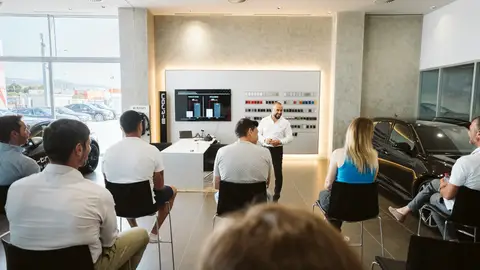 Quadis Marzá celebra con éxito la Caravana e-tron, acercando la movilidad eléctrica de Audi a la provincia. Quadis Marzá celebra con éxito la Caravana e-tron, acercando la movilidad eléctrica de Audi a la provincia.