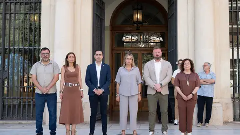 Minuto de silencio en Castellón para condenar el asesinato machista de una mujer y su hijo en Algemesí Minuto de silencio en Castellón para condenar el asesinato machista de una mujer y su hijo en Algemesí