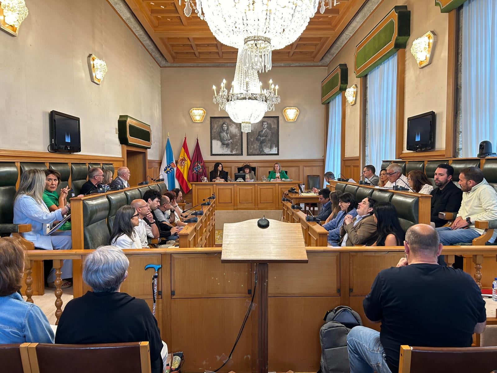 El 'no' del PP y la abstención de los no adscritos frena el pago de 3 millones de facturas pendientes en Santiago El 'no' del PP y la abstención de los no adscritos frena el pago de 3 millones de facturas pendientes en Santiago