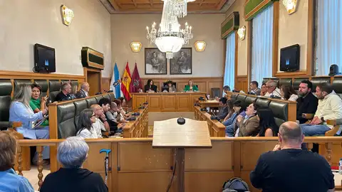 El 'no' del PP y la abstención de los no adscritos frena el pago de 3 millones de facturas pendientes en Santiago El 'no' del PP y la abstención de los no adscritos frena el pago de 3 millones de facturas pendientes en Santiago