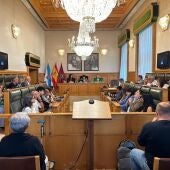 El 'no' del PP y la abstención de los no adscritos frena el pago de 3 millones de facturas pendientes en Santiago