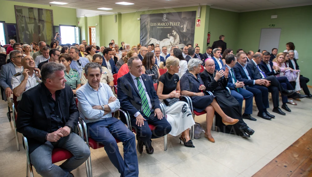 Emilio Palacios, diseñador de los contenidos, a la izquierda Emilio Palacios, diseñador de los contenidos, a la izquierda