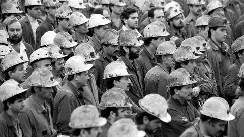Asamblea de trabajadores de Mina La Camocha Asamblea de trabajadores de Mina La Camocha