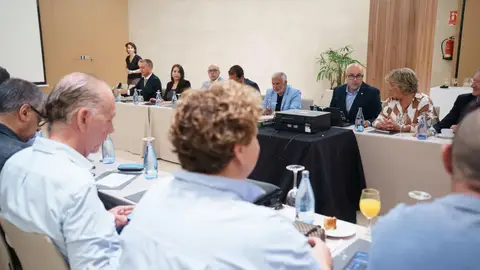 Reunión entre patronal y sindicatos Reunión entre patronal y sindicatos