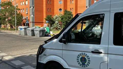 La Policía Local de Alcalá de Henares vuelve a actuar contra la ocupación ilegal en el barrio de Espartales Vehículo de la Policía Local de Alcalá de Henares en el barrio de Espartales